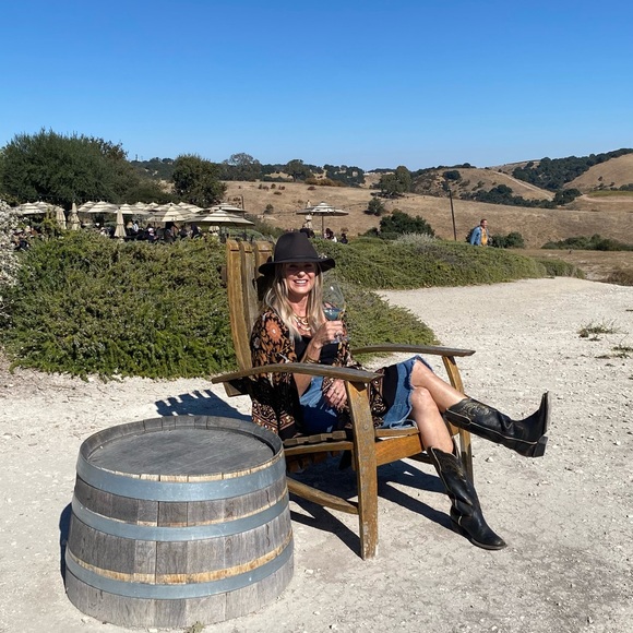 Meet your Posher - Picture 1 of 7